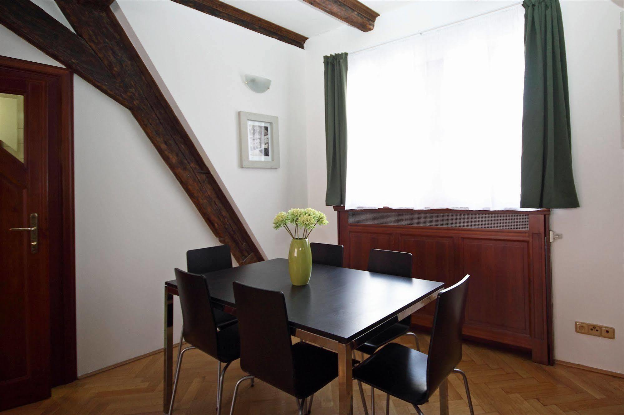 Leo Apartments Old Town Praha Bagian luar foto
