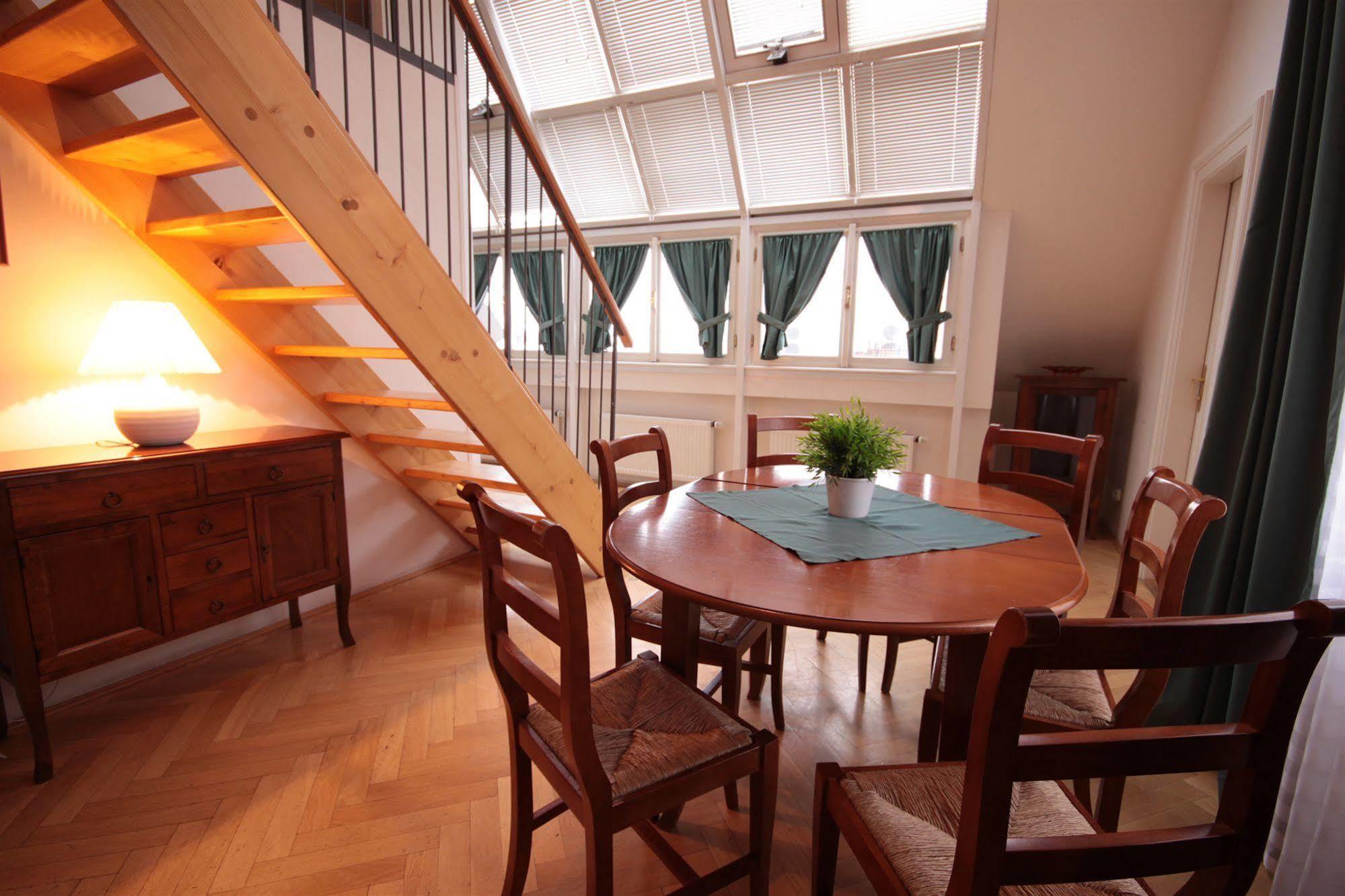 Leo Apartments Old Town Praha Bagian luar foto